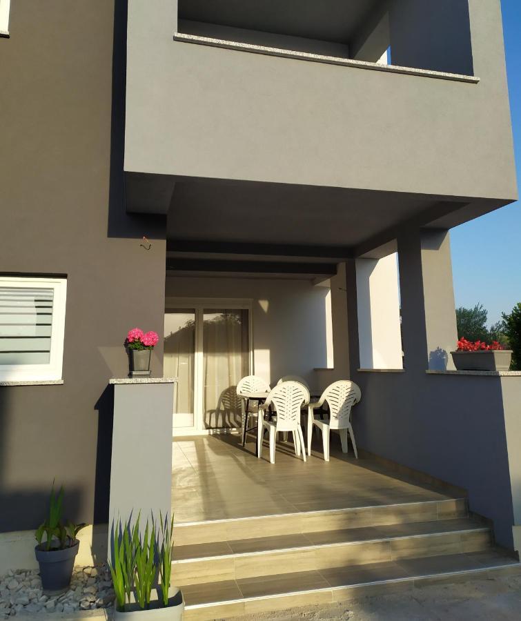 Apartmani Mira Nin Εξωτερικό φωτογραφία