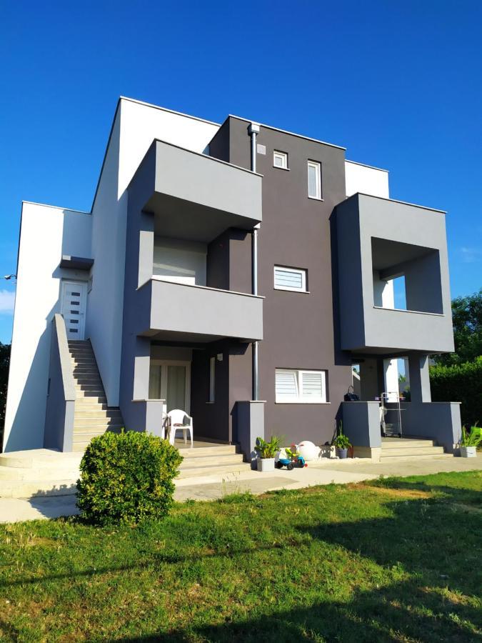 Apartmani Mira Nin Εξωτερικό φωτογραφία